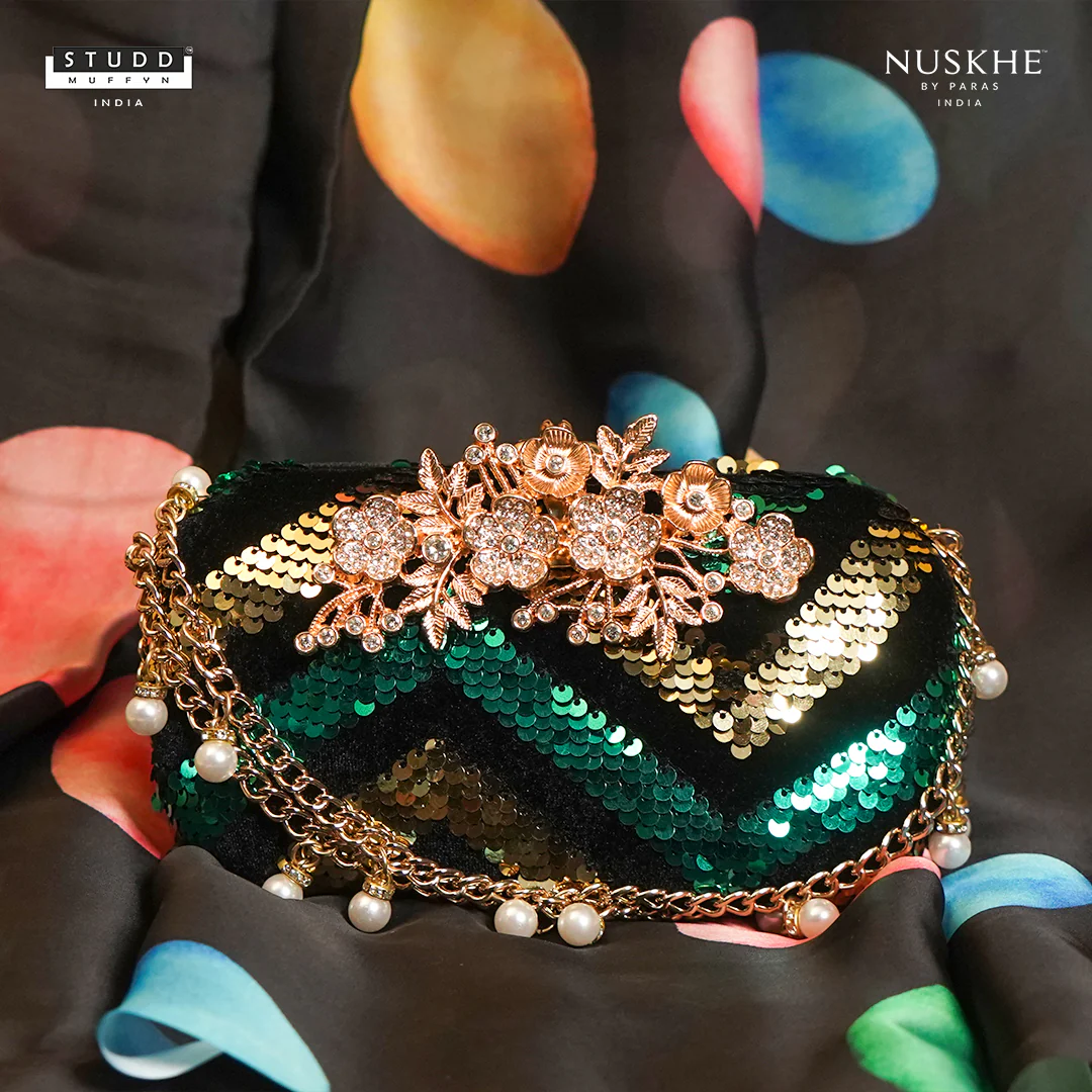Bindu Trio I Saree Clutch Earrings - Image 3